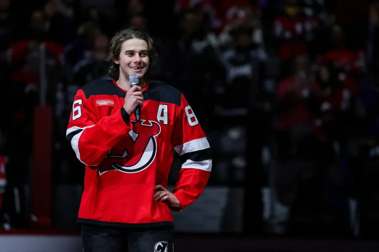 Zlatni olimpijac bez zubi ljubi zanosnu pjevačicu koja plijeni glasom i tijelom