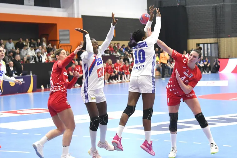 Jandroković navijao za rukometa&scaron;ice i ukrao show: Koga je to izgrlio?