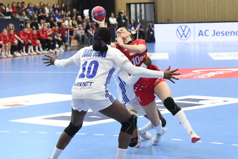 Jandroković navijao za rukometa&scaron;ice i ukrao show: Koga je to izgrlio?