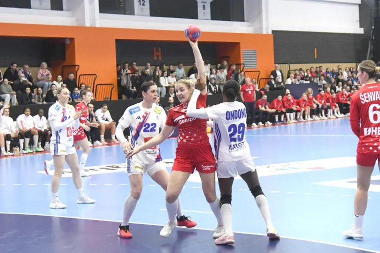 Jandroković navijao za rukometa&scaron;ice i ukrao show: Koga je to izgrlio?