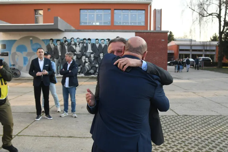 Jandroković navijao za rukometa&scaron;ice i ukrao show: Koga je to izgrlio?