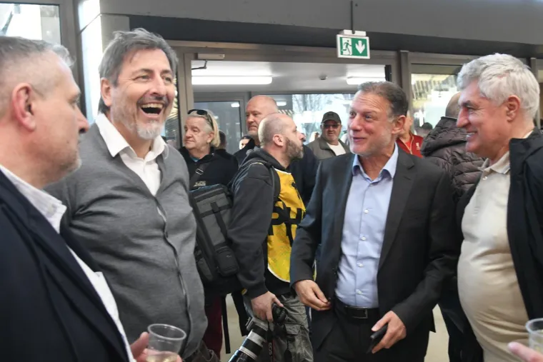 Jandroković navijao za rukometa&scaron;ice i ukrao show: Koga je to izgrlio?