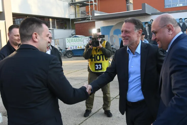 Jandroković navijao za rukometa&scaron;ice i ukrao show: Koga je to izgrlio?