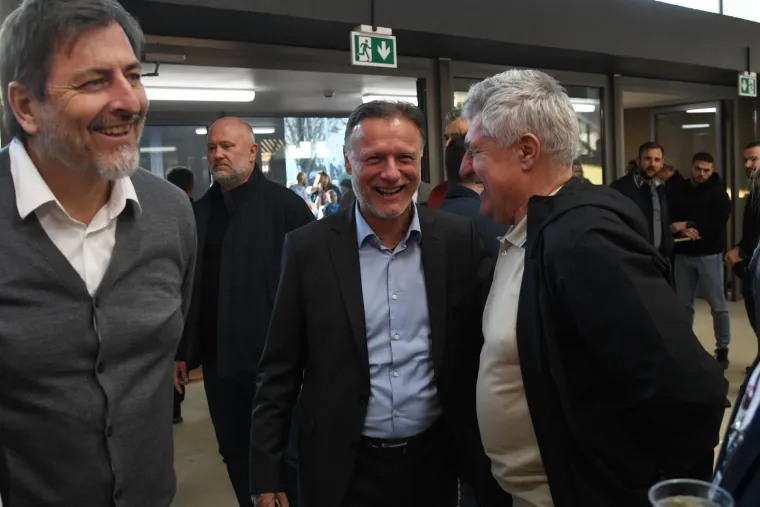 Jandroković navijao za rukometa&scaron;ice i ukrao show: Koga je to izgrlio?