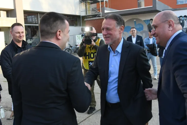 Jandroković navijao za rukometa&scaron;ice i ukrao show: Koga je to izgrlio?