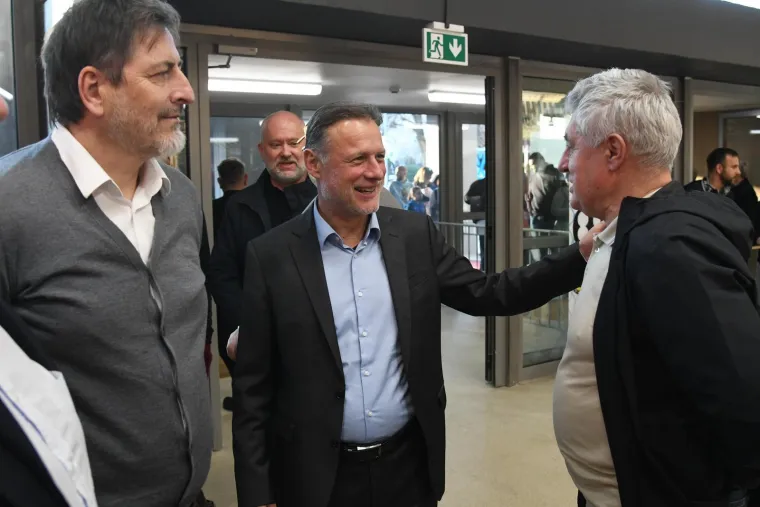 Jandroković navijao za rukometa&scaron;ice i ukrao show: Koga je to izgrlio?