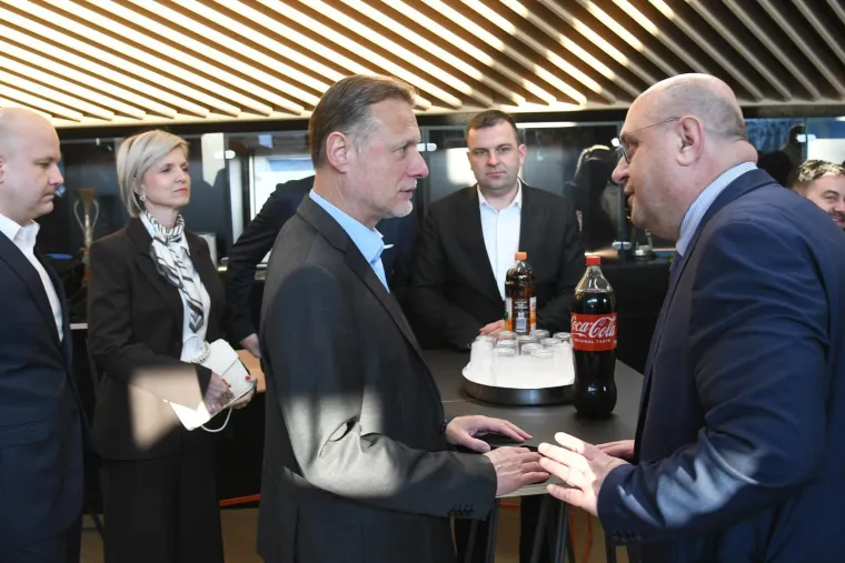 Jandroković navijao za rukometa&scaron;ice i ukrao show: Koga je to izgrlio?