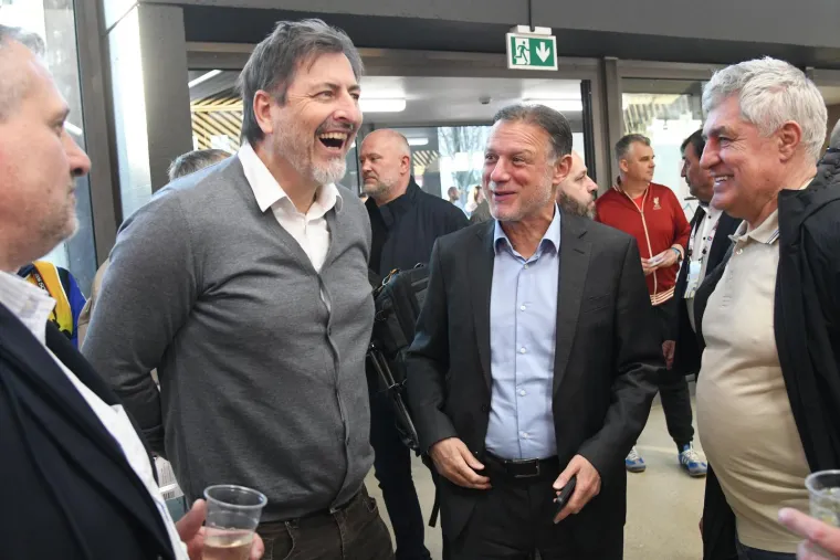 Jandroković navijao za rukometa&scaron;ice i ukrao show: Koga je to izgrlio?