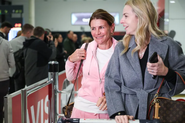 Pogledajte trenutak kad su Hrvati stigli kući, među njima i 11 beba. Pljeskali posadi koja ih je izvukla iz ratne zone