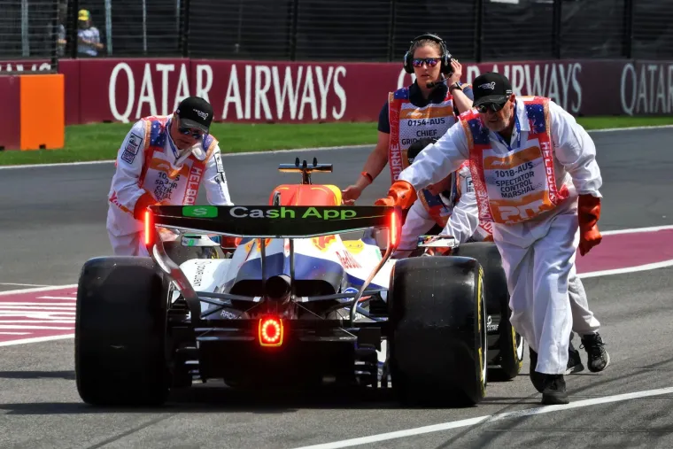 Verstappen izletio sa staze, izgledalo je kao da se bolid zapalio: Helikopter sve nadzirao