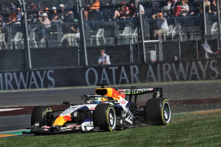 Verstappen izletio sa staze, izgledalo je kao da se bolid zapalio: Helikopter sve nadzirao