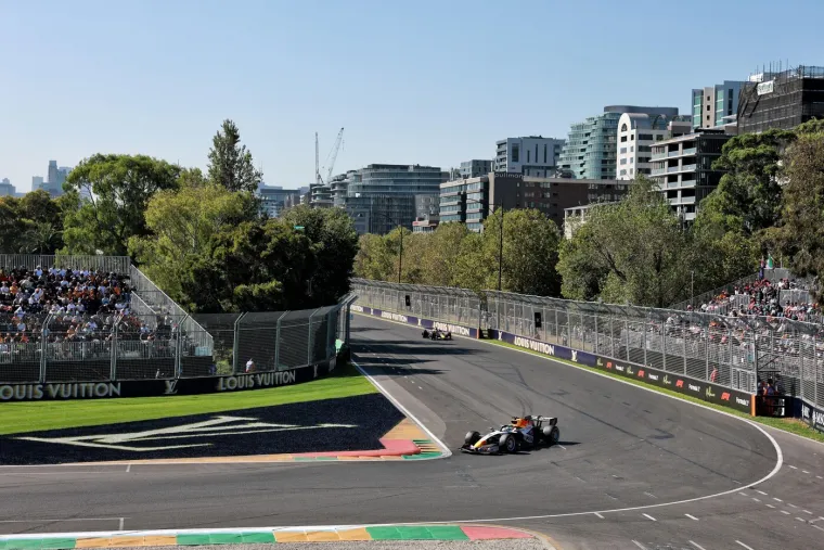 Verstappen izletio sa staze, izgledalo je kao da se bolid zapalio: Helikopter sve nadzirao