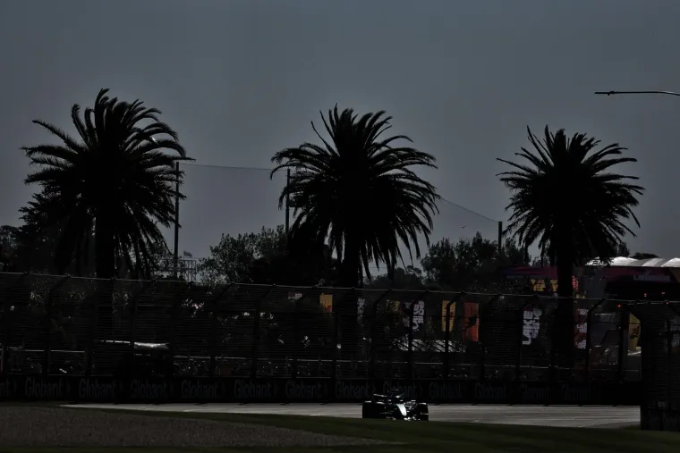 Verstappen izletio sa staze, izgledalo je kao da se bolid zapalio: Helikopter sve nadzirao