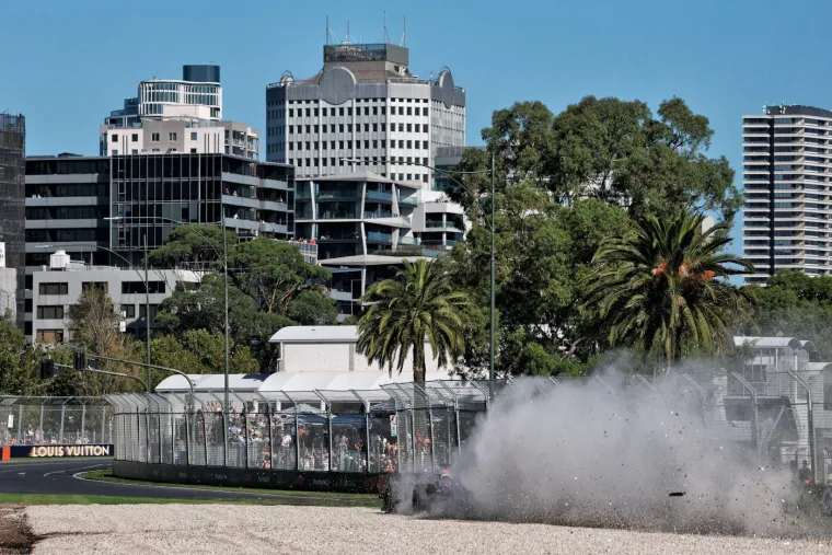Verstappen izletio sa staze, izgledalo je kao da se bolid zapalio: Helikopter sve nadzirao