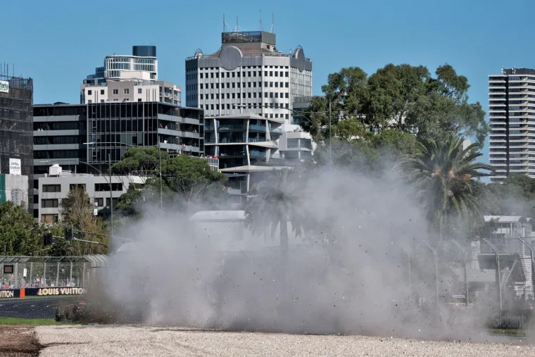 Verstappen izletio sa staze, izgledalo je kao da se bolid zapalio: Helikopter sve nadzirao