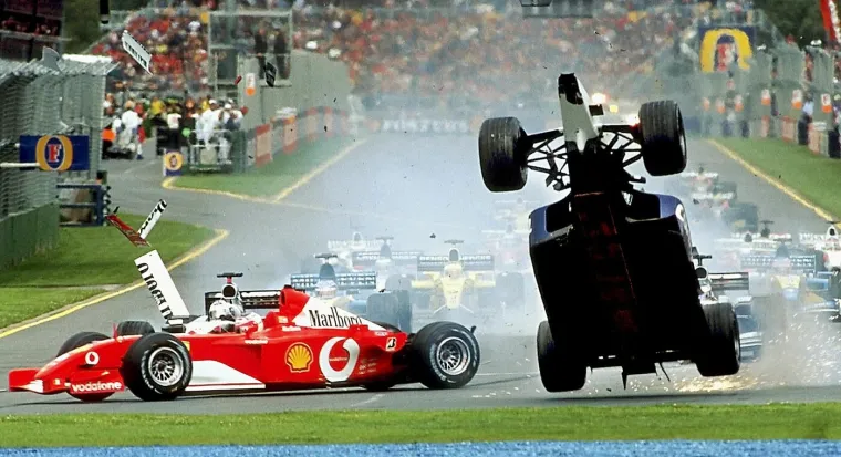 Schumacher leti preko Ferrarija, a vozači su u nevjerici! Kaos kakav se ne viđa često