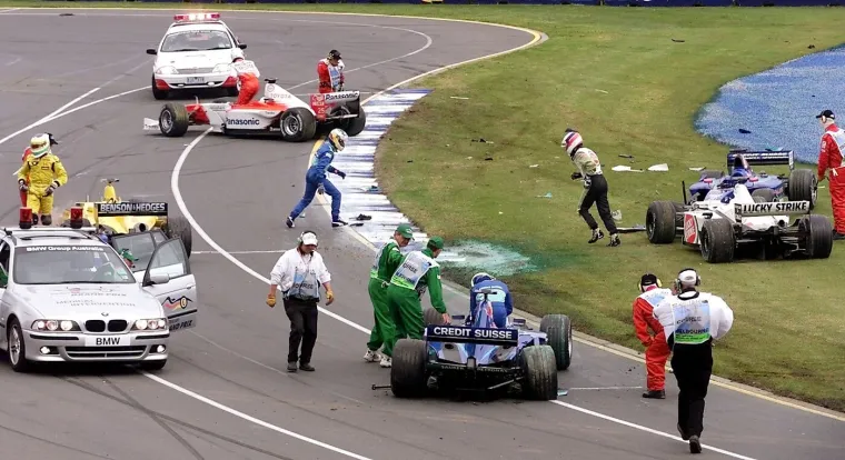 Schumacher leti preko Ferrarija, a vozači su u nevjerici! Kaos kakav se ne viđa često