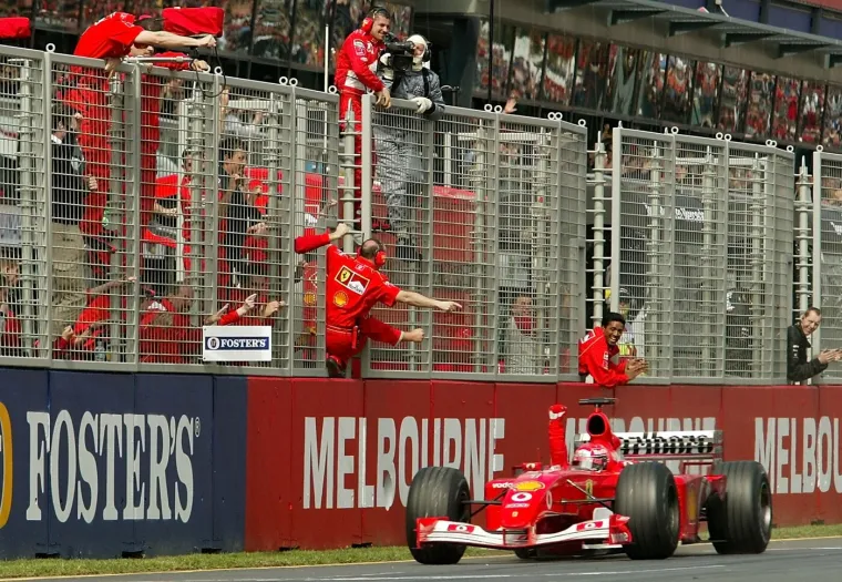 Schumacher leti preko Ferrarija, a vozači su u nevjerici! Kaos kakav se ne viđa često