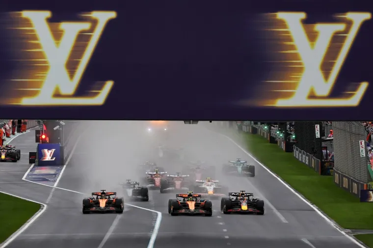 Schumacher leti preko Ferrarija, a vozači su u nevjerici! Kaos kakav se ne viđa često