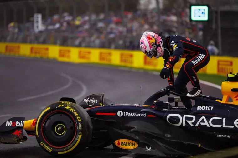 Schumacher leti preko Ferrarija, a vozači su u nevjerici! Kaos kakav se ne viđa često