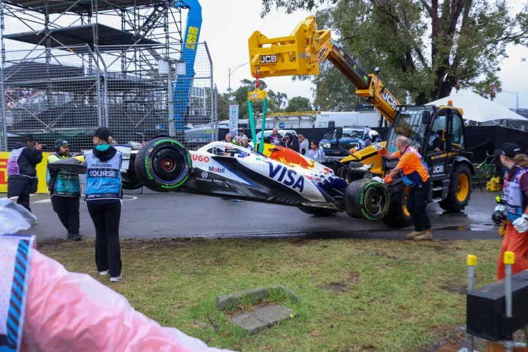 Schumacher leti preko Ferrarija, a vozači su u nevjerici! Kaos kakav se ne viđa često