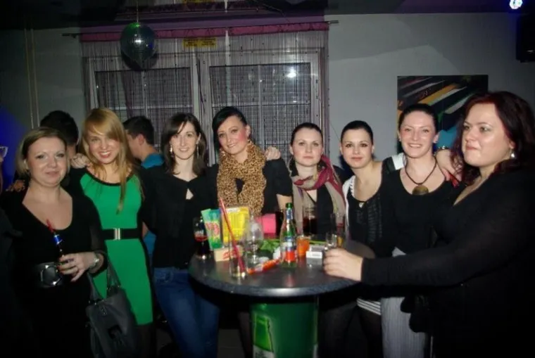 Dugokose ljepotice mamile poglede i plesale do dugo u noć