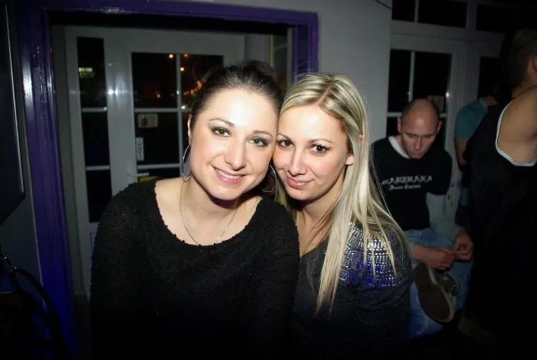 Dugokose ljepotice mamile poglede i plesale do dugo u noć