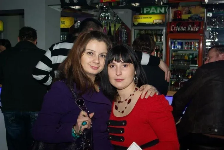 Dugokose ljepotice mamile poglede i plesale do dugo u noć