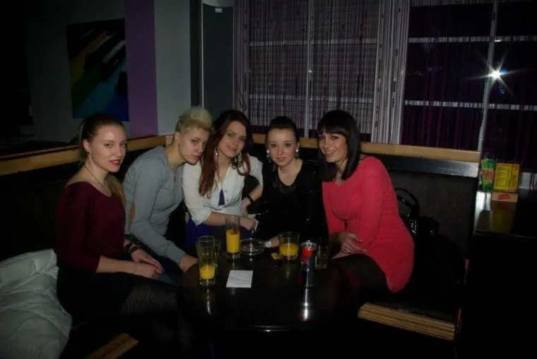 Dugokose ljepotice mamile poglede i plesale do dugo u noć