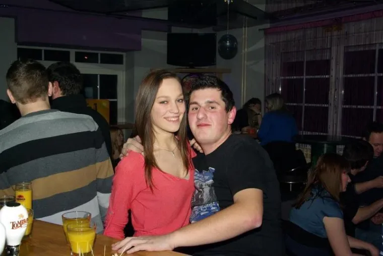 Dugokose ljepotice mamile poglede i plesale do dugo u noć