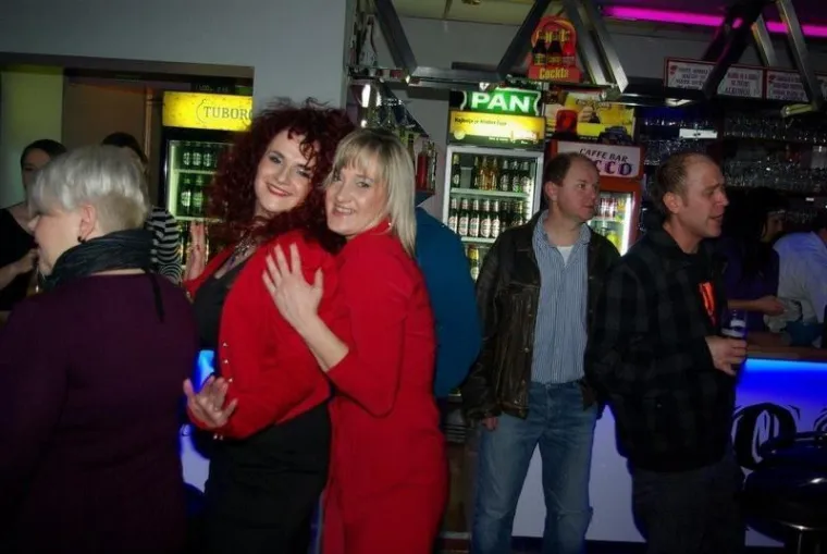 Dugokose ljepotice mamile poglede i plesale do dugo u noć