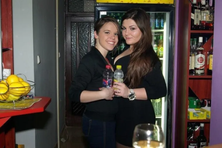 Dugokose ljepotice mamile poglede i plesale do dugo u noć