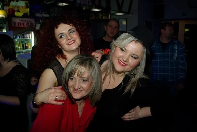 Dugokose ljepotice mamile poglede i plesale do dugo u noć