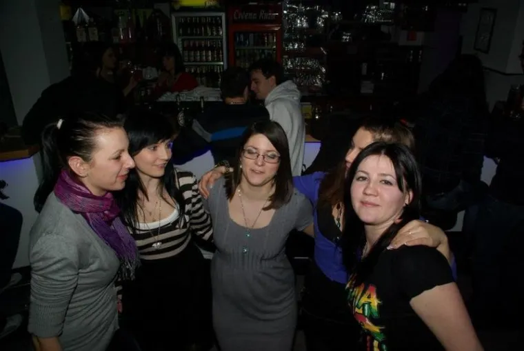 Dugokose ljepotice mamile poglede i plesale do dugo u noć