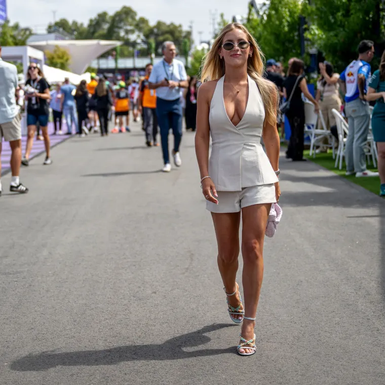 Odu&scaron;evila ogrlicom od 300.000 eura pa ukrala show u Australiji: Nema tko se nije okrenuo za njom