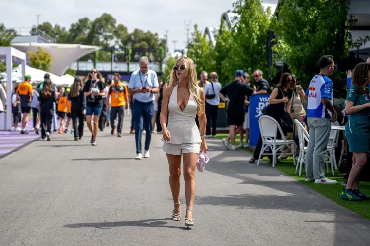 Odu&scaron;evila ogrlicom od 300.000 eura pa ukrala show u Australiji: Nema tko se nije okrenuo za njom