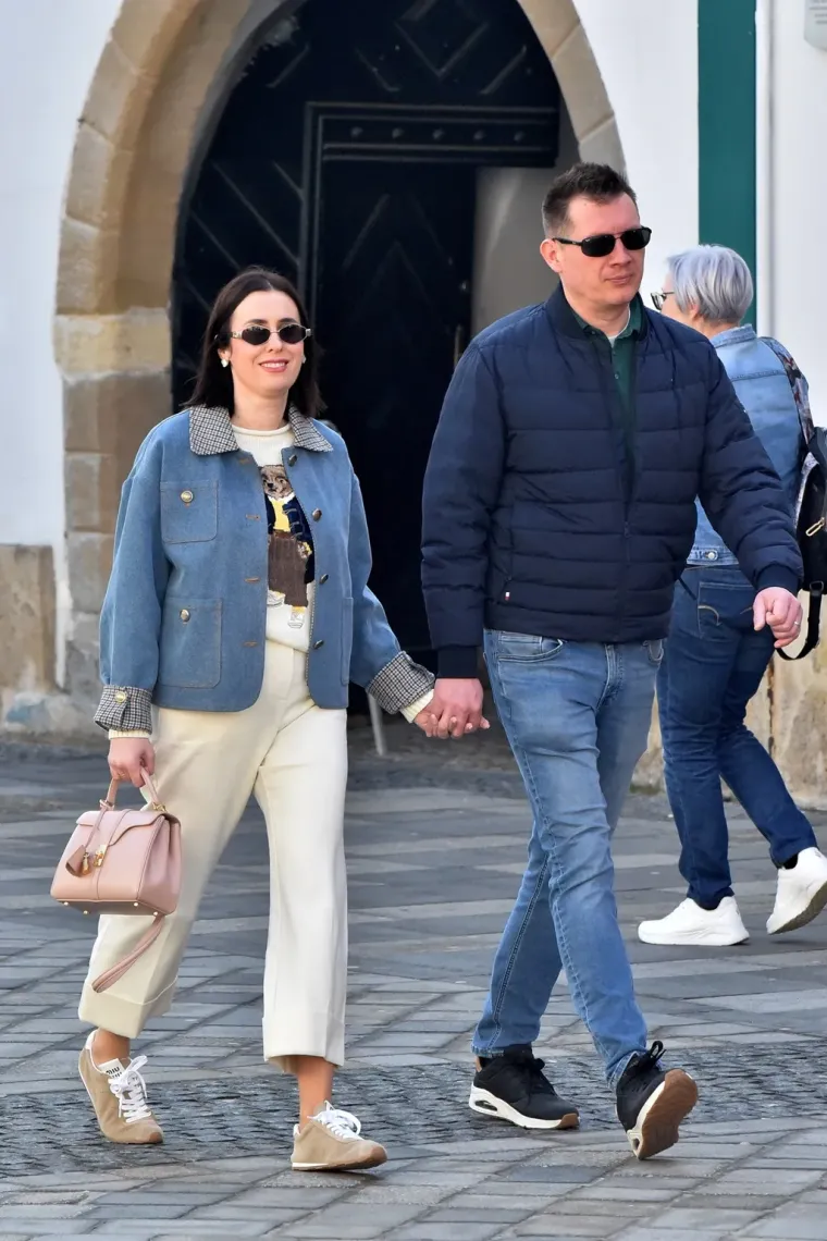 Ma kakva zima: Sunčano vrijeme namamilo je mnoge ljepotice da pro&scaron;etaju centrom grada