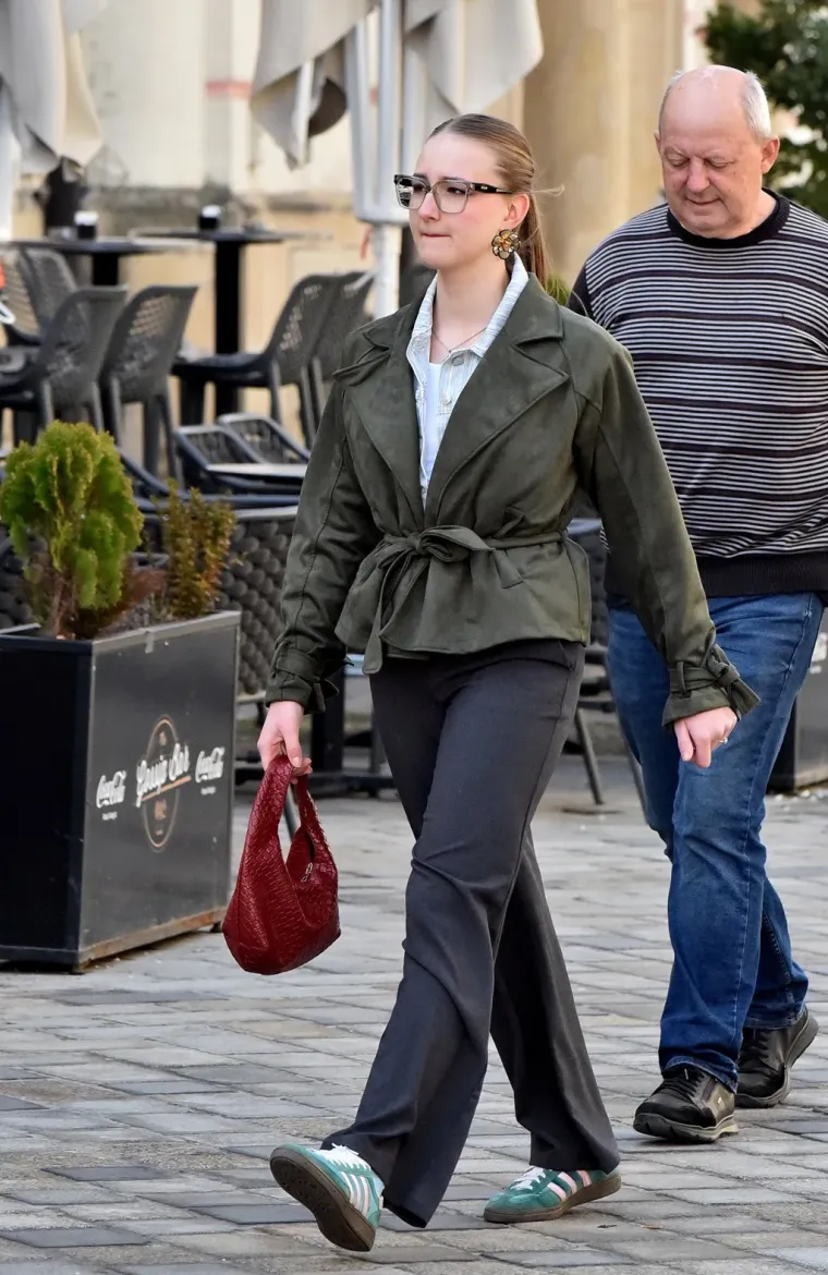 Ma kakva zima: Sunčano vrijeme namamilo je mnoge ljepotice da pro&scaron;etaju centrom grada