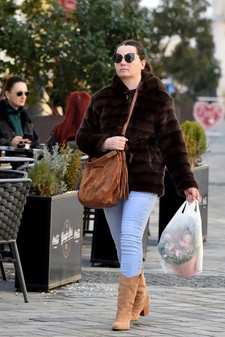 Ma kakva zima: Sunčano vrijeme namamilo je mnoge ljepotice da pro&scaron;etaju centrom grada