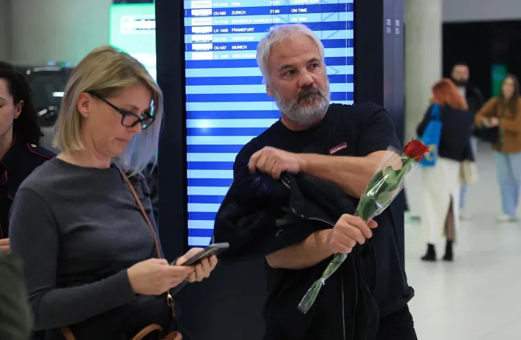 Emotivni prizori i zagrljaji na 'Tuđmanu': Hrvati se vratili kući s Bliskog istoka