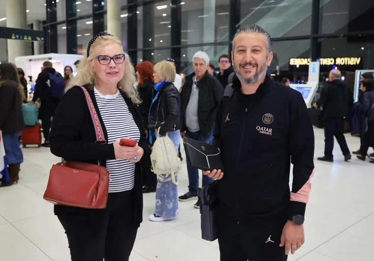 Emotivni prizori i zagrljaji na 'Tuđmanu': Hrvati se vratili kući s Bliskog istoka