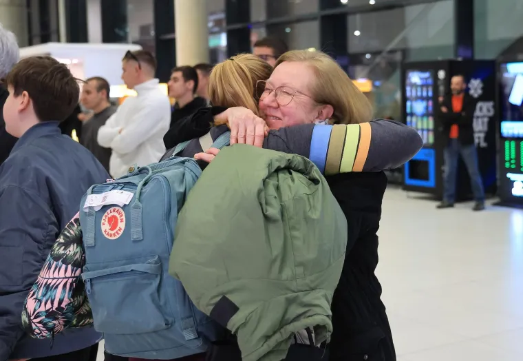 Emotivni prizori i zagrljaji na 'Tuđmanu': Hrvati se vratili kući s Bliskog istoka