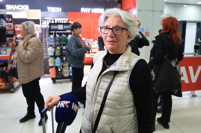 Emotivni prizori i zagrljaji na 'Tuđmanu': Hrvati se vratili kući s Bliskog istoka