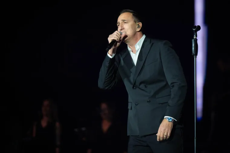 Pale zaruke tijekom koncerta u Areni: Pogledajte reakciju djevojke