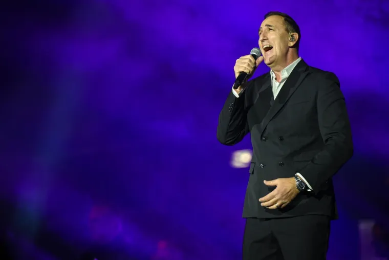 Pale zaruke tijekom koncerta u Areni: Pogledajte reakciju djevojke