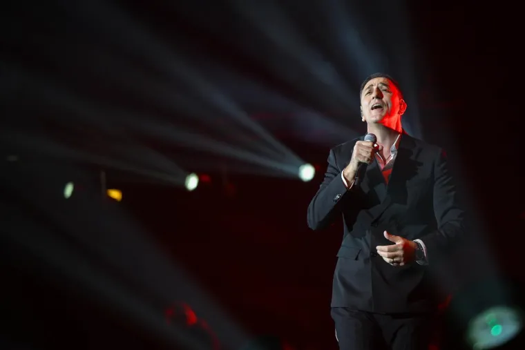 Pale zaruke tijekom koncerta u Areni: Pogledajte reakciju djevojke