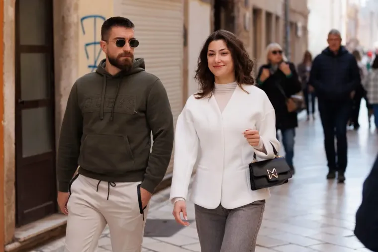 Sunčano vrijeme, kava i lijepe djevojke: Pogledajte tko je sve zablistao ovog vikenda u centru Zadra
