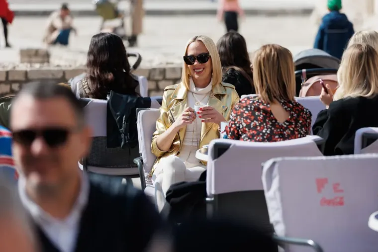 Sunčano vrijeme, kava i lijepe djevojke: Pogledajte tko je sve zablistao ovog vikenda u centru Zadra
