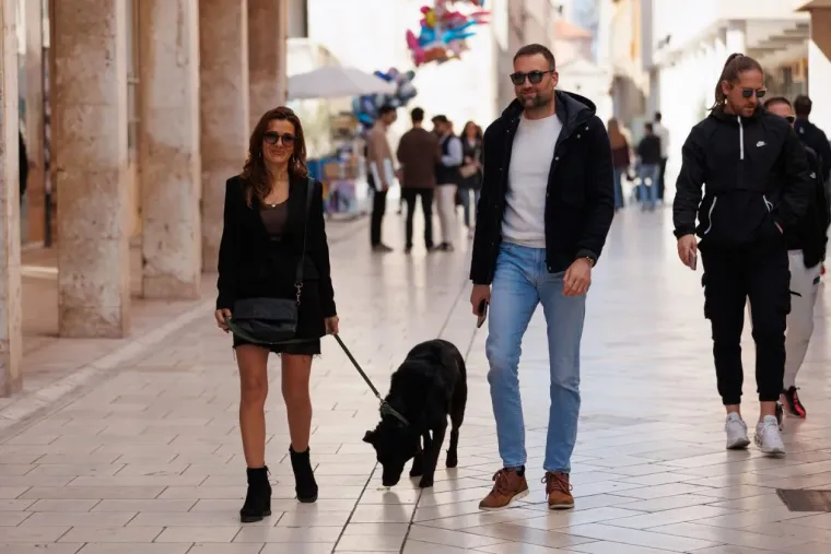 Sunčano vrijeme, kava i lijepe djevojke: Pogledajte tko je sve zablistao ovog vikenda u centru Zadra