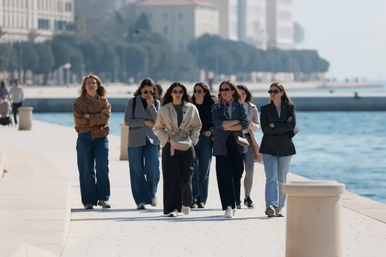 Sunčano vrijeme, kava i lijepe djevojke: Pogledajte tko je sve zablistao ovog vikenda u centru Zadra